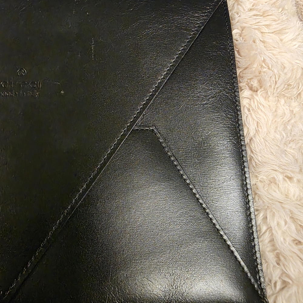 Authentic Vintage Gucci Black Leather Envelope Clutch - Picture 5 of 9